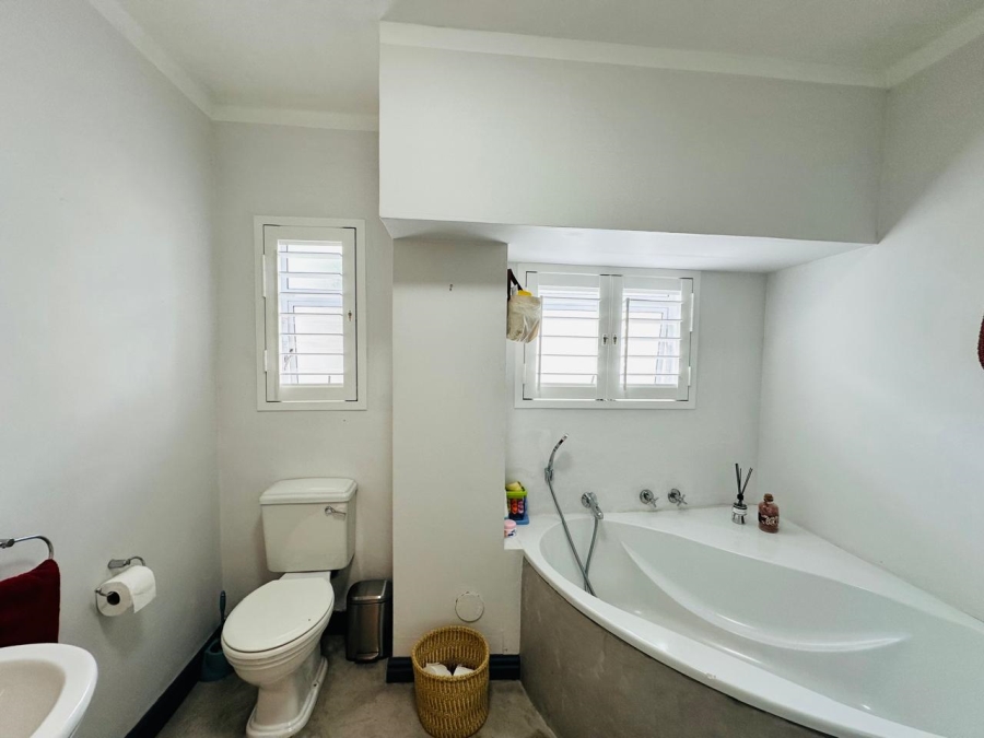 3 Bedroom Property for Sale in Sea Point Western Cape